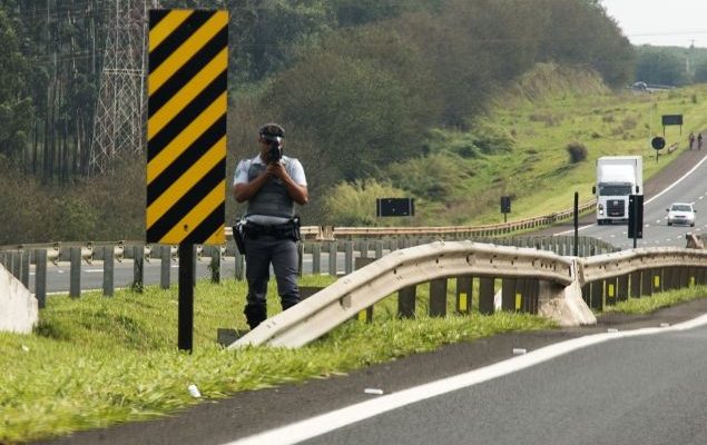 Policiais rodoviários com radar não poderão mais se esconder