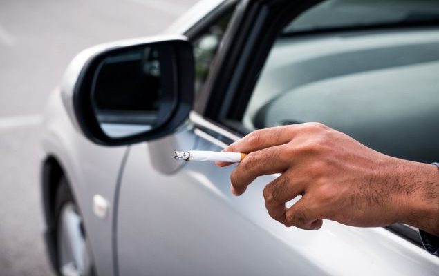 Projeto proíbe fumar em automóveis