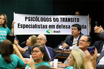 Especialistas defendem exame toxicológico para motoristas profissionais