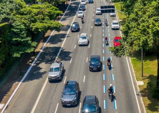 Faixa Azul para motos será ampliada para mais 220 km de vias em São Paulo