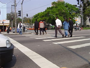 Motoristas e pedestres reconhecem melhorias no trânsito e diminuição de acidentes depois da instalação de radares