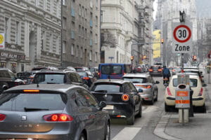 Por que as cidades estão diminuindo os limites de velocidade em vias urbanas?