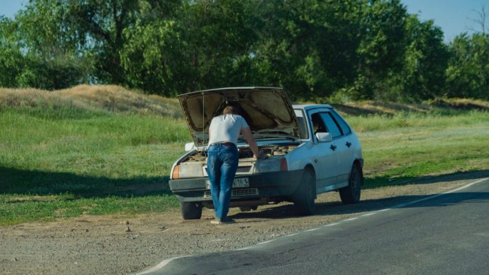 Seu carro quebrou na estrada? Saiba como proceder para não ficar parado