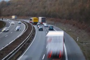 O que pode acontecer com quem dirige acima do limite de velocidade ou alcoolizado e se envolve em um acidente de trânsito?