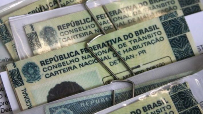 PL que prevê avaliação psicológica obrigatória para renovar CNH avança na Câmara